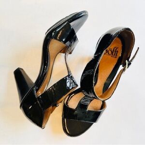 Sexy SOFFT Sandals Black T-Strap Leather Patent Buckle 3”Heel NEW Sz 38.5 7.5